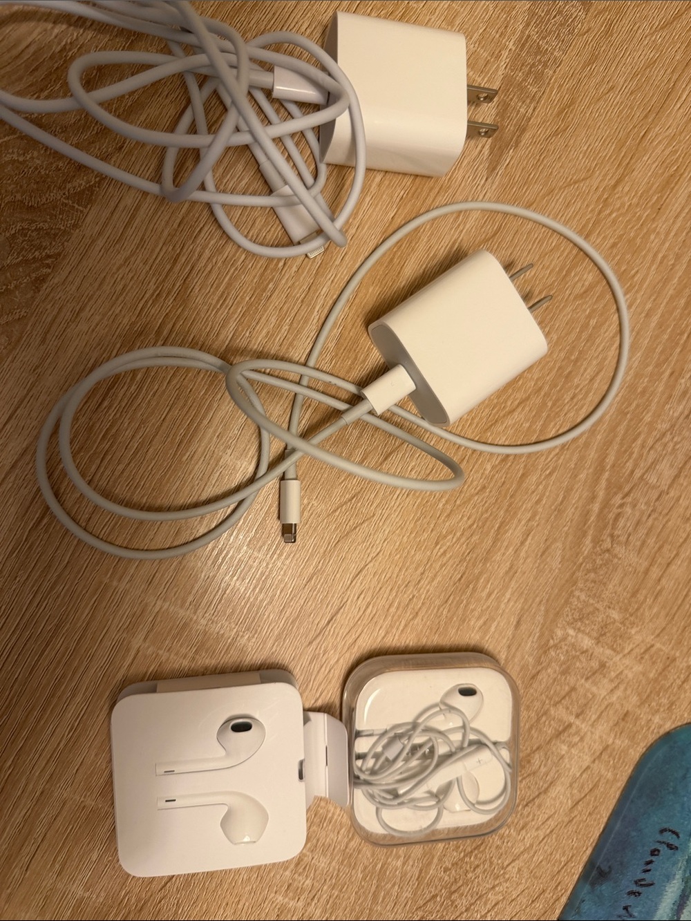 Apple White Lightning Cable, USB Power Adapter and EarPods Set